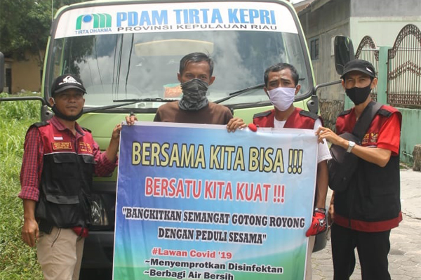 Perumda Air Minum Tirta Kepri Berbagi Air Bersih