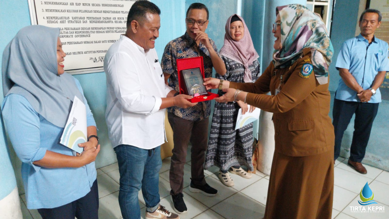 Pelepasan Purna Bakti Pegawai Perumda Air Minum Tirta Kepri